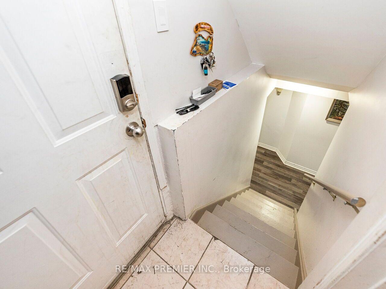Photo 36 of 32 Stonebriar Drive, Vaughan, Maple — HOMEH