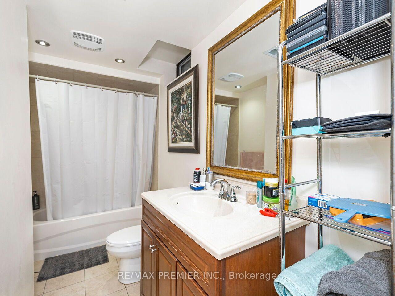 Photo 34 of 32 Stonebriar Drive, Vaughan, Maple — HOMEH