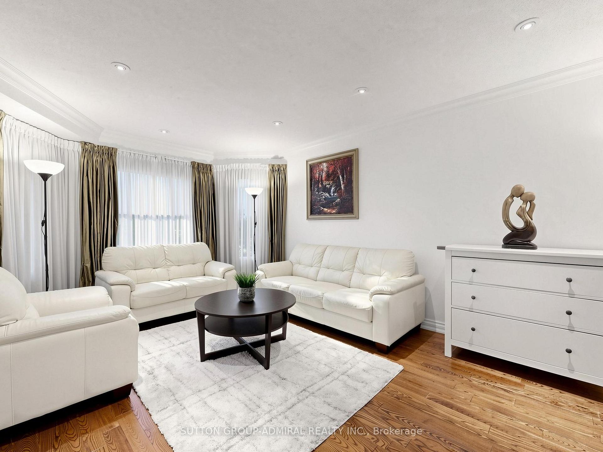 Photo 3 of 7 Cummings Court, Markham, Thornlea — HOMEH