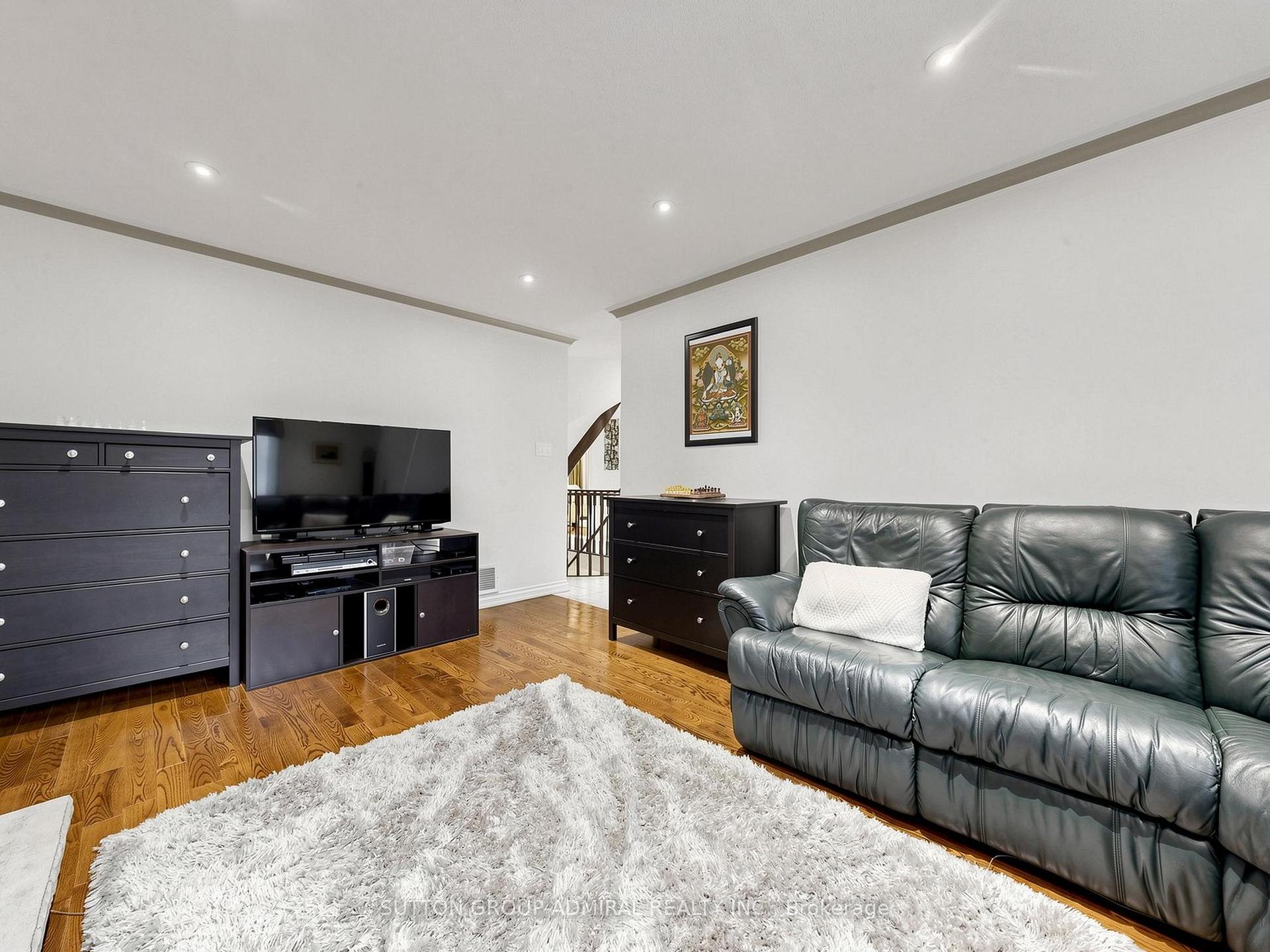 Photo 8 of 7 Cummings Court, Markham, Thornlea — HOMEH