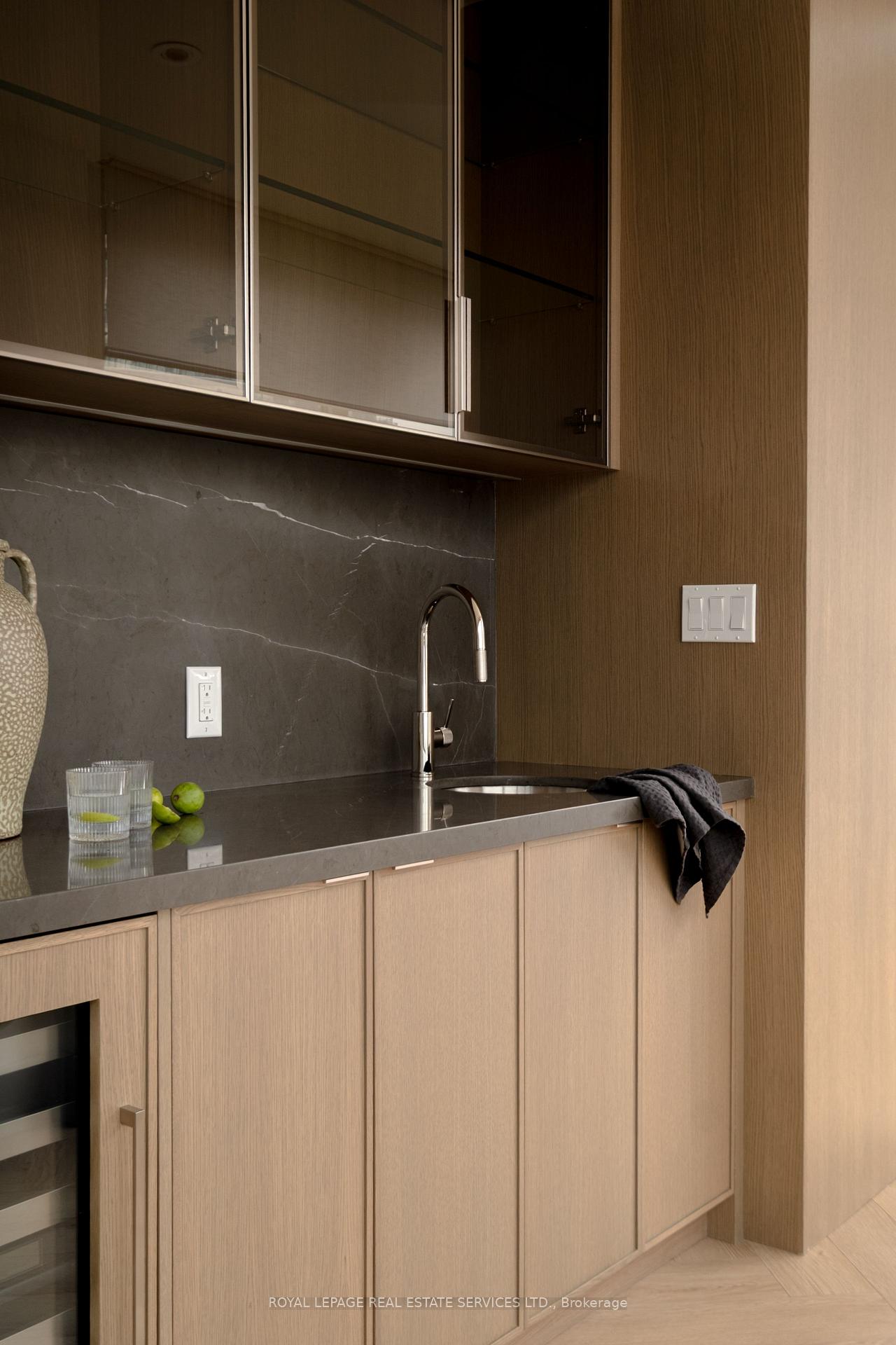 Photo 11 of Unit Fourth Level, 32 Rowanwood Avenue, Toronto, Rosedale-Moore Park — HOMEH