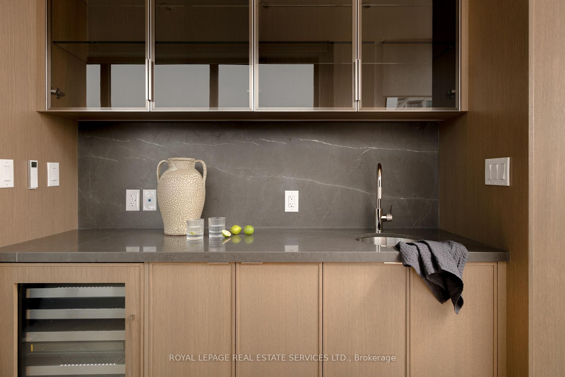 Photo 12 of Unit Fourth Level, 32 Rowanwood Avenue, Toronto, Rosedale-Moore Park — HOMEH