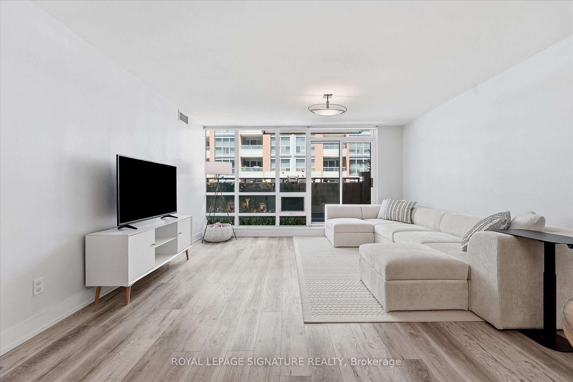 Front of Unit 301, 263 Wellington Street W