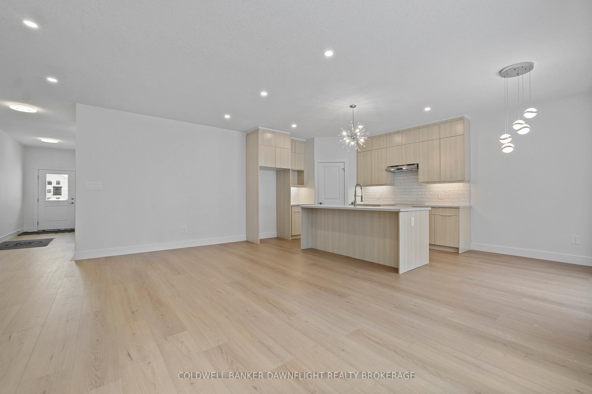 Photo 5 of 56 Moonlight Court, Central Huron, Clinton — HOMEH