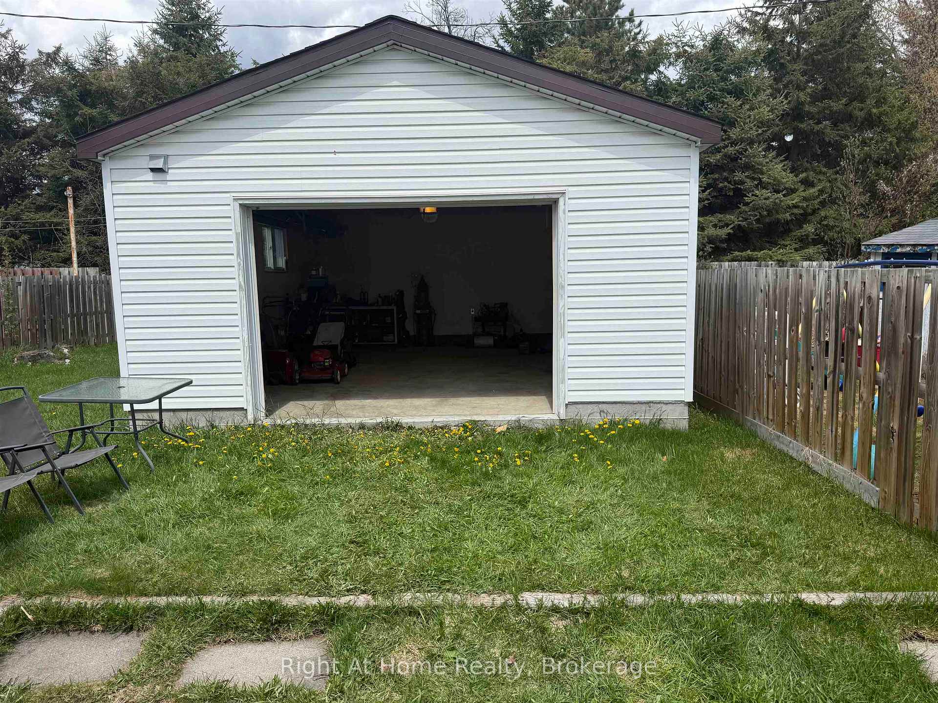 Photo 2 of 199 Limbrick, Thunder Bay, Northwood Park — HOMEH