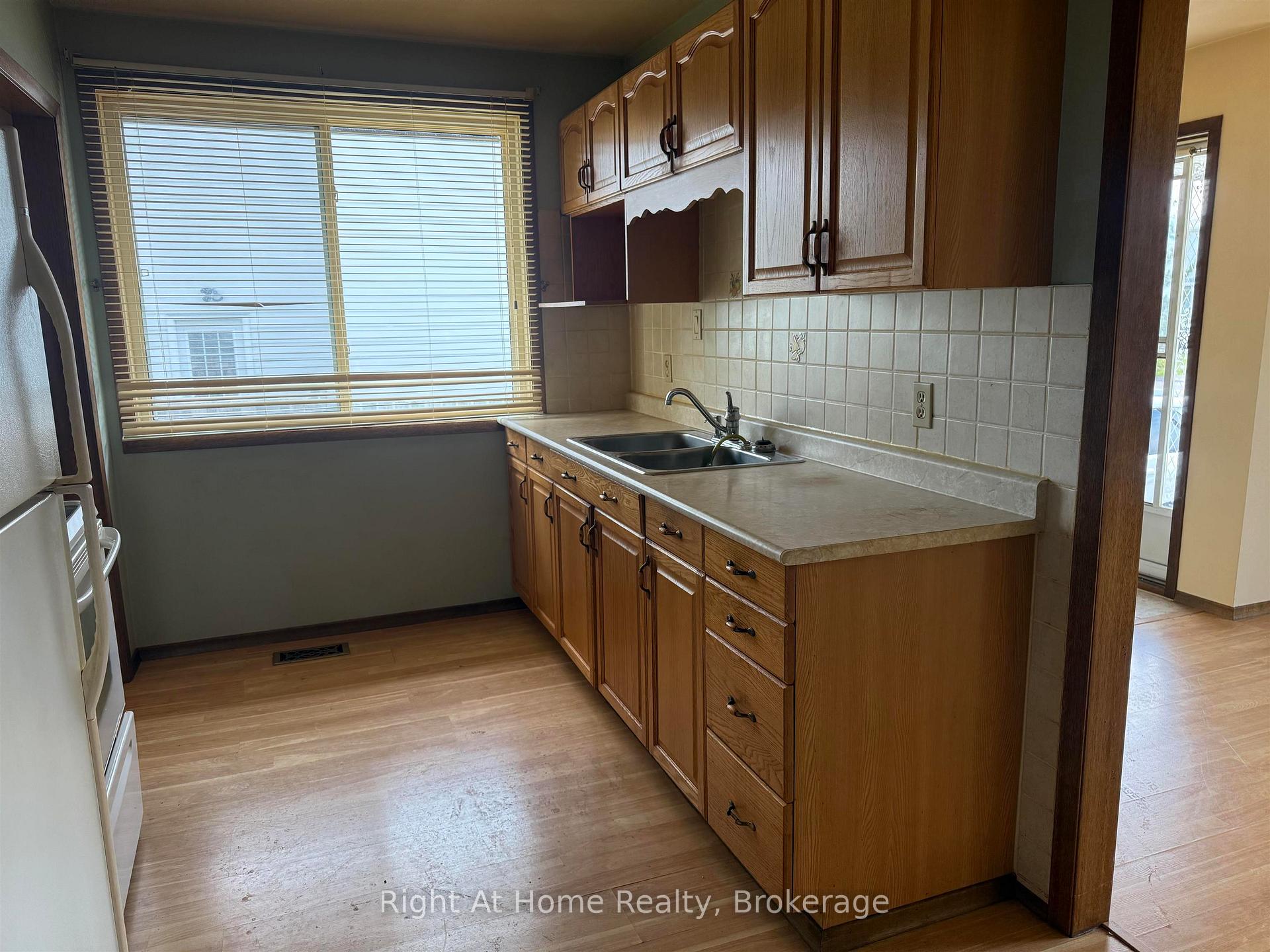 Photo 3 of 199 Limbrick, Thunder Bay, Northwood Park — HOMEH