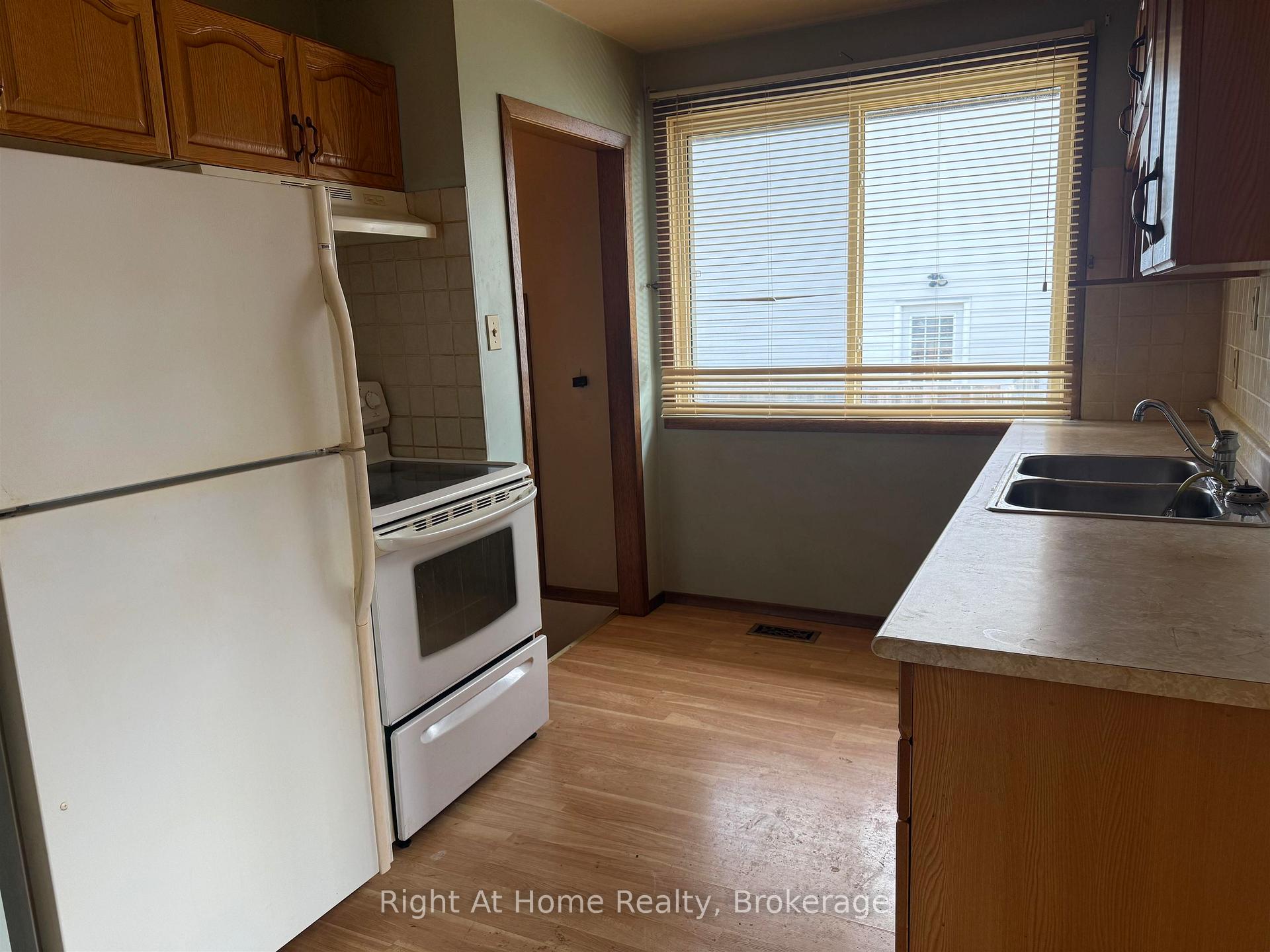 Photo 4 of 199 Limbrick, Thunder Bay, Northwood Park — HOMEH