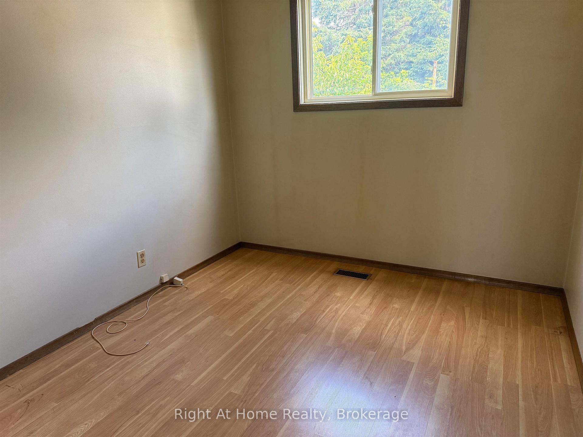 Photo 6 of 199 Limbrick, Thunder Bay, Northwood Park — HOMEH