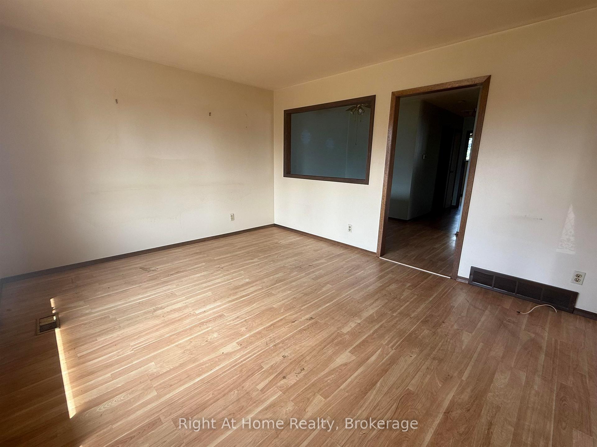 Photo 7 of 199 Limbrick, Thunder Bay, Northwood Park — HOMEH