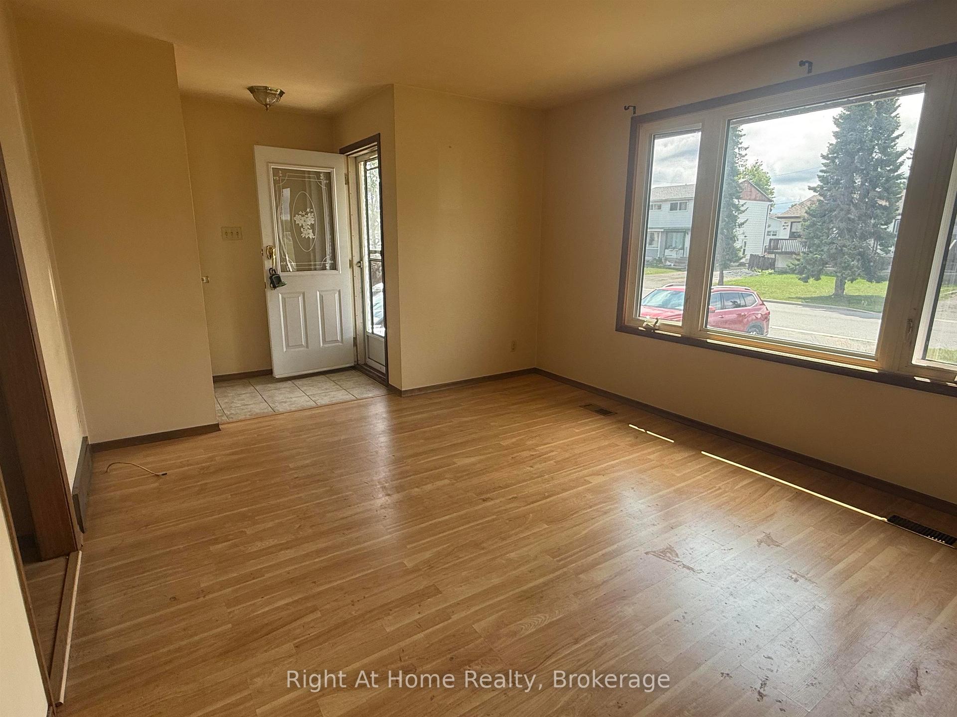 Photo 9 of 199 Limbrick, Thunder Bay, Northwood Park — HOMEH