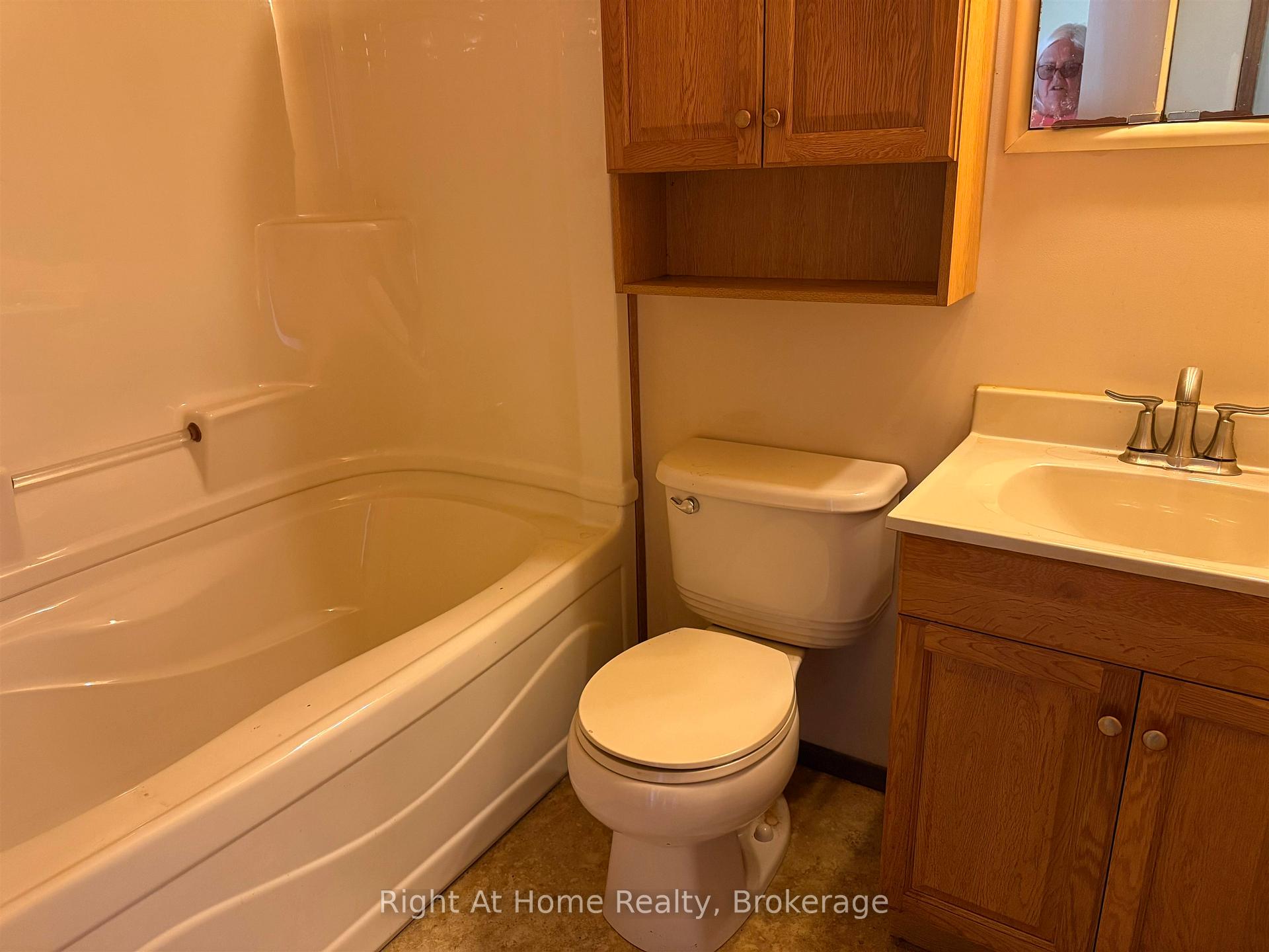Photo 11 of 199 Limbrick, Thunder Bay, Northwood Park — HOMEH