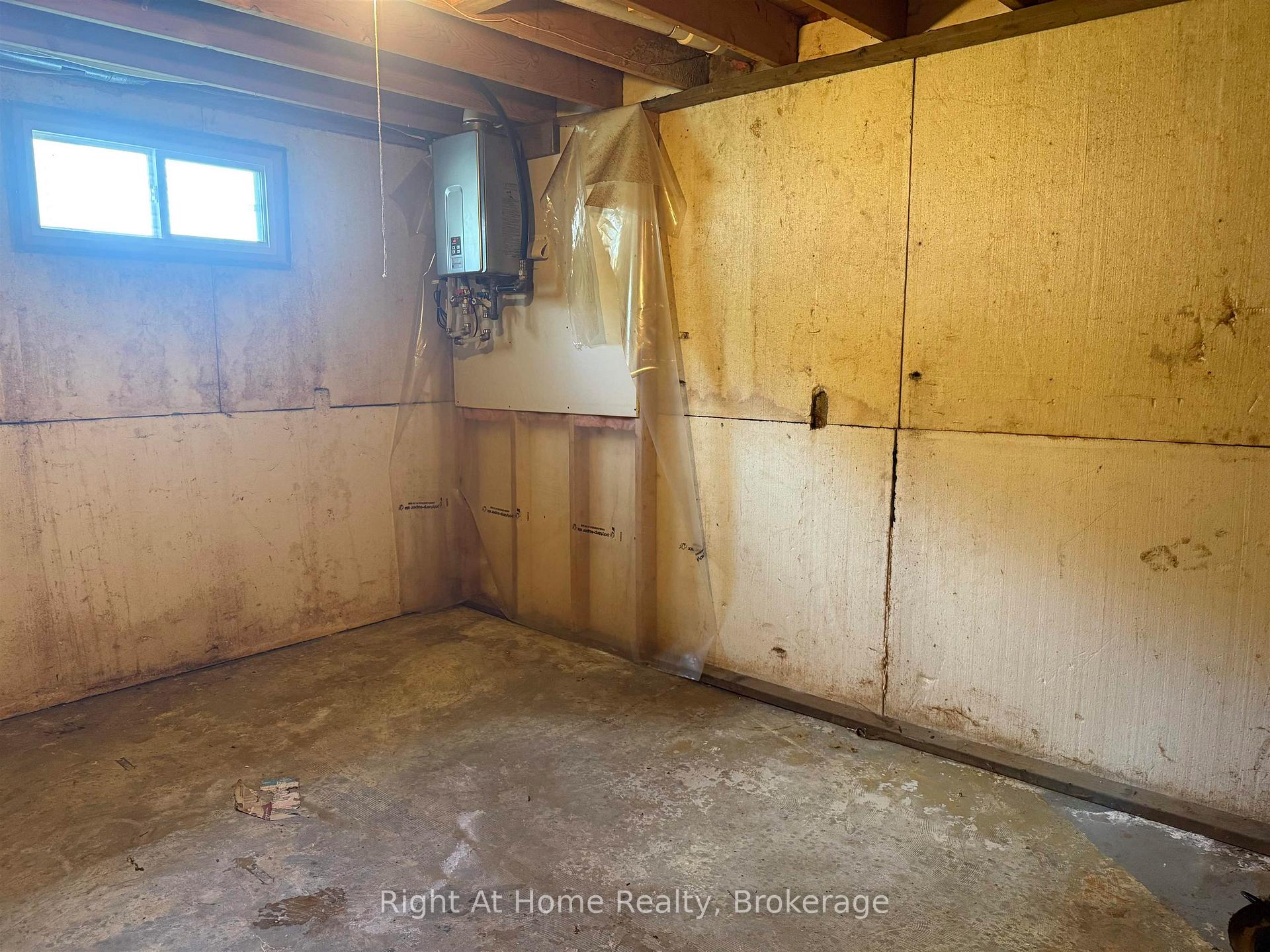Photo 17 of 199 Limbrick, Thunder Bay, Northwood Park — HOMEH