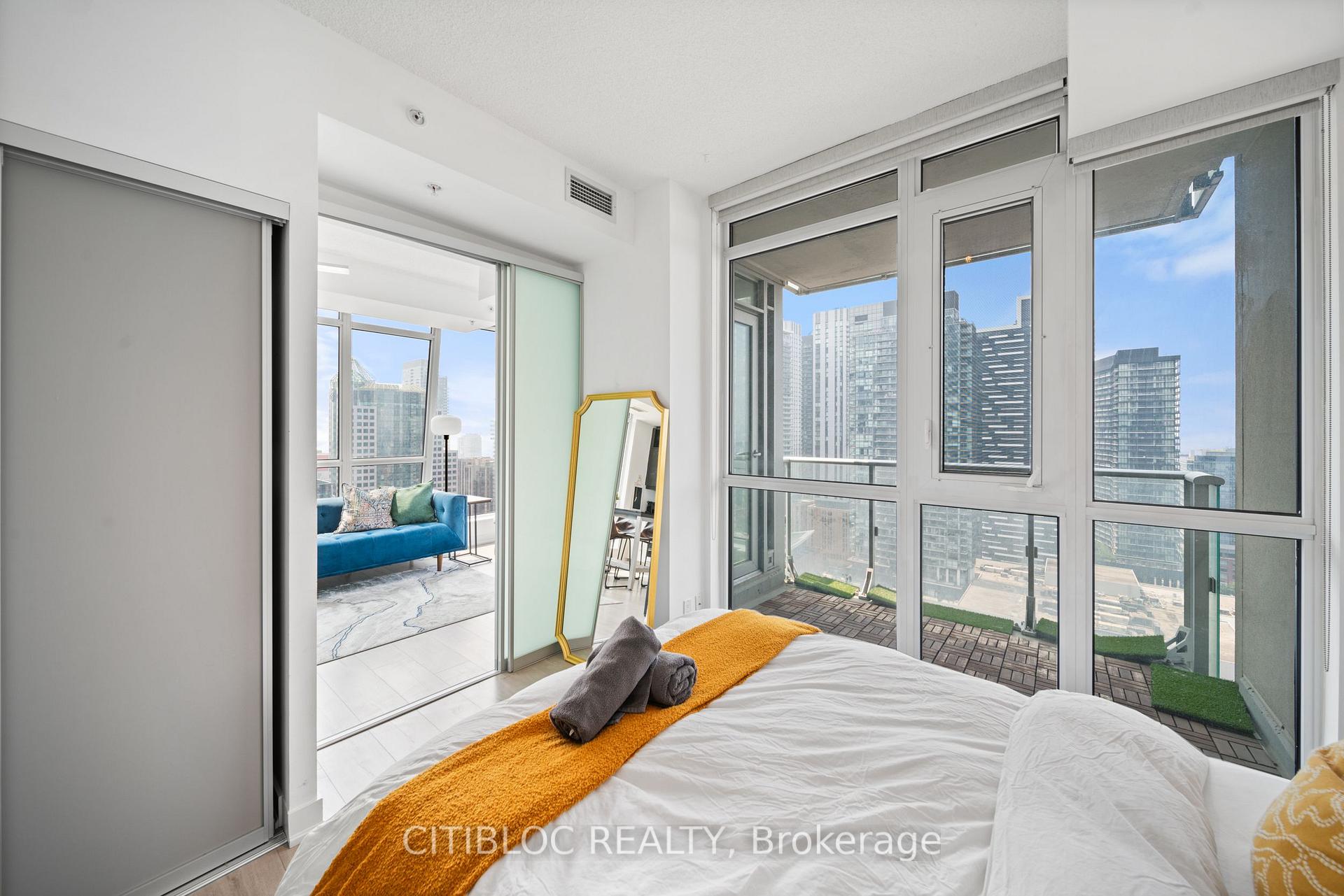 Photo 5 of Unit 2807, 30 Nelson Street, Toronto, Waterfront Communities — HOMEH