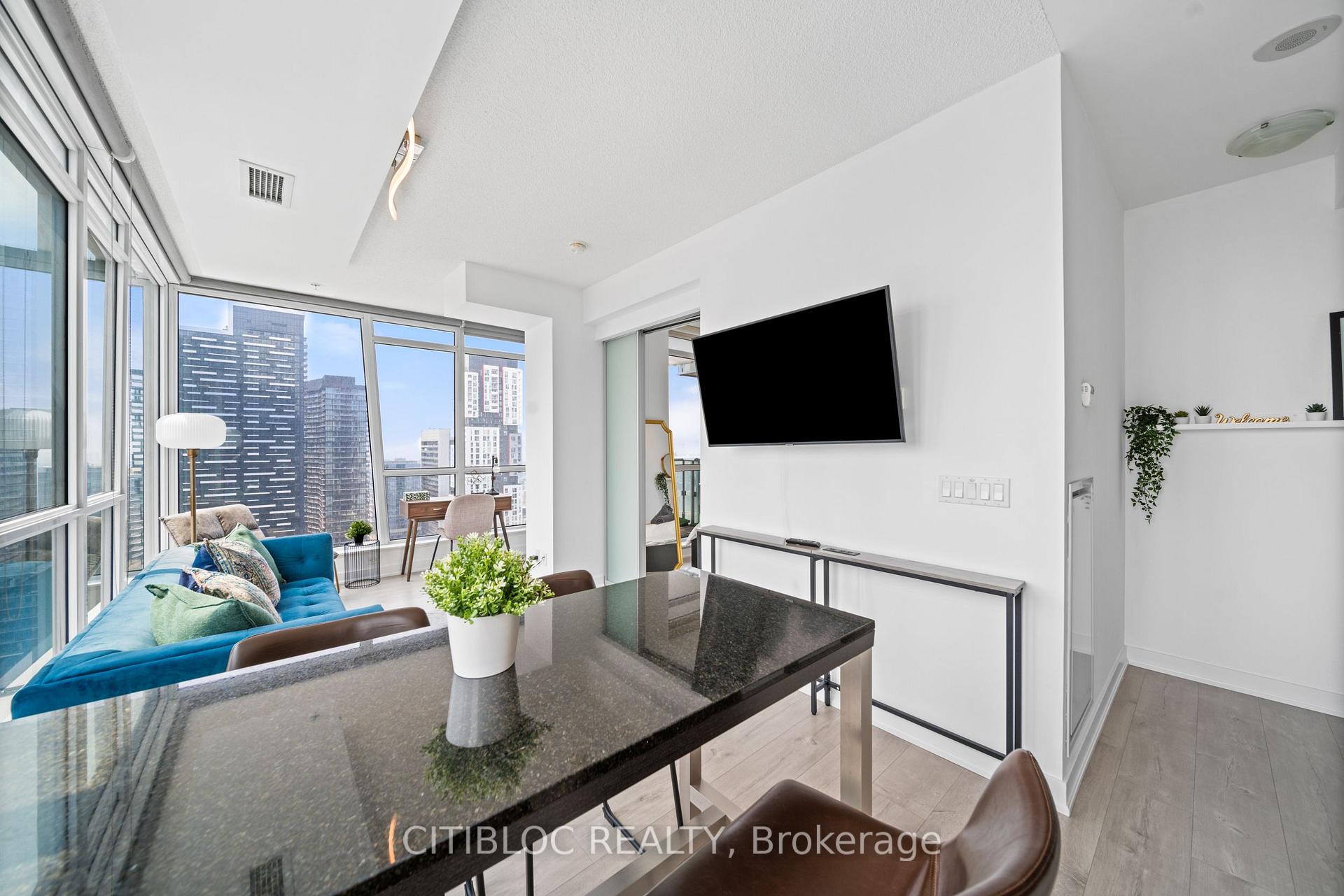 Photo 10 of Unit 2807, 30 Nelson Street, Toronto, Waterfront Communities — HOMEH
