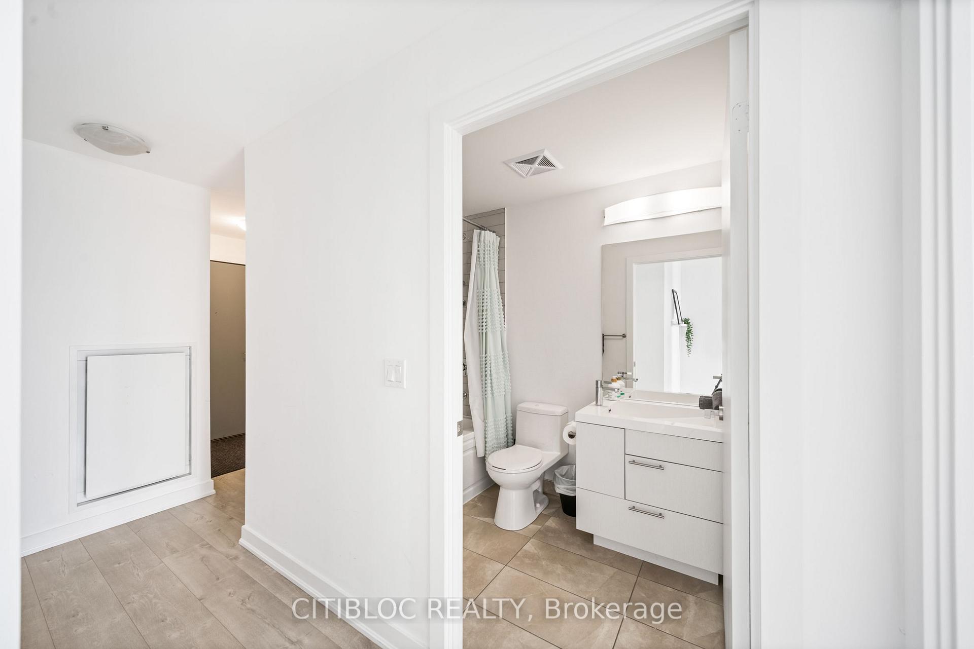 Photo 11 of Unit 2807, 30 Nelson Street, Toronto, Waterfront Communities — HOMEH