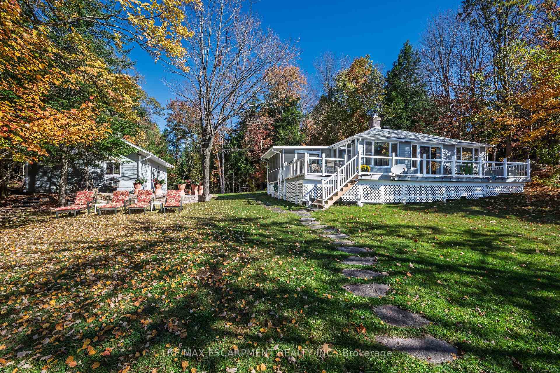 Photo 2 of 1012 Armstrong Road, Gravenhurst, Wood (Gravenhurst) — HOMEH