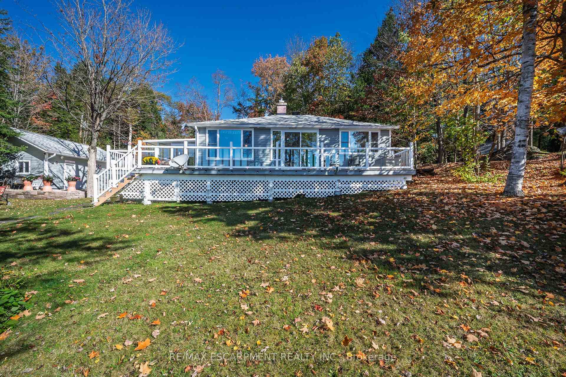Photo 3 of 1012 Armstrong Road, Gravenhurst, Wood (Gravenhurst) — HOMEH
