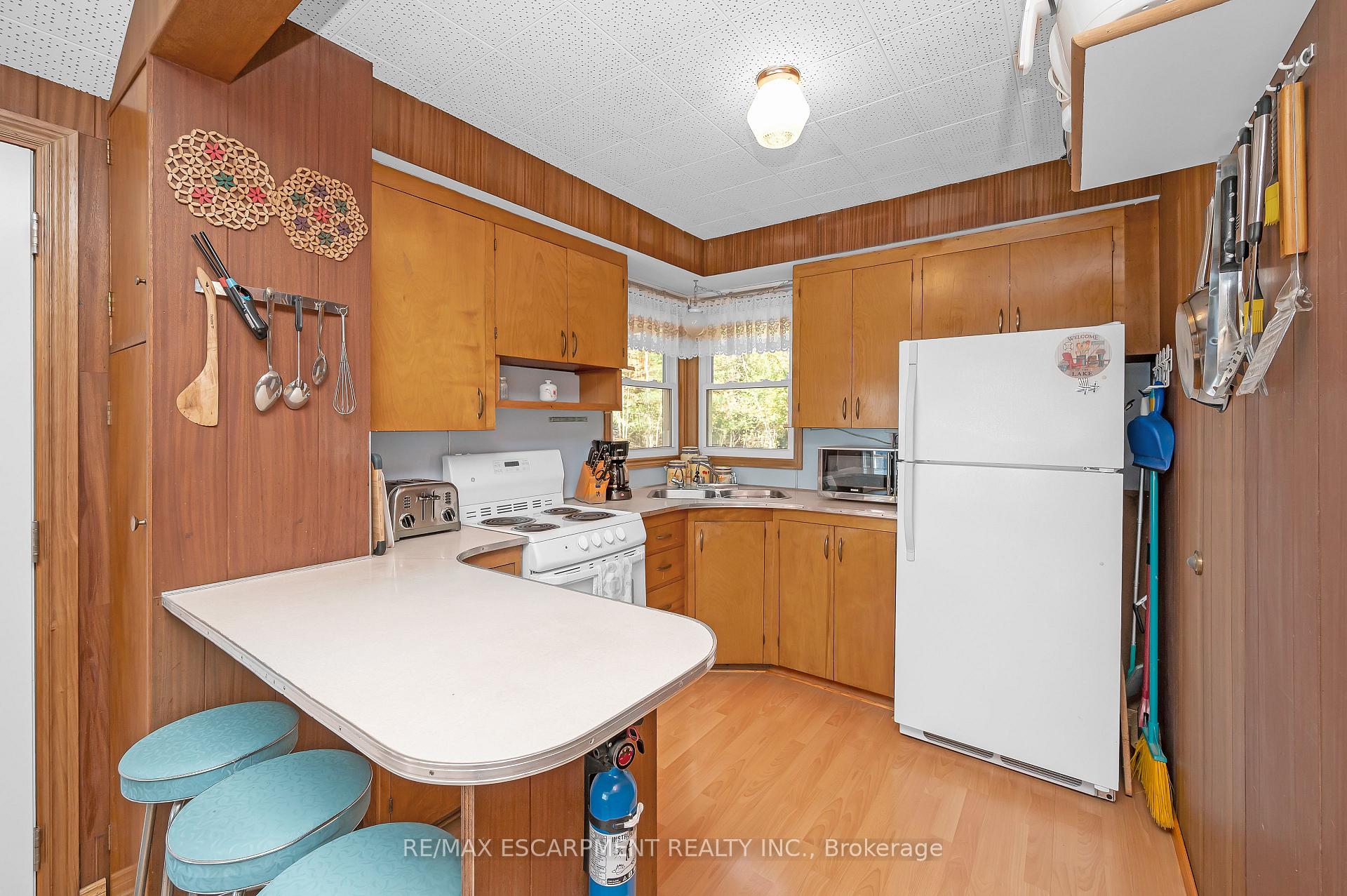 Photo 19 of 1012 Armstrong Road, Gravenhurst, Wood (Gravenhurst) — HOMEH