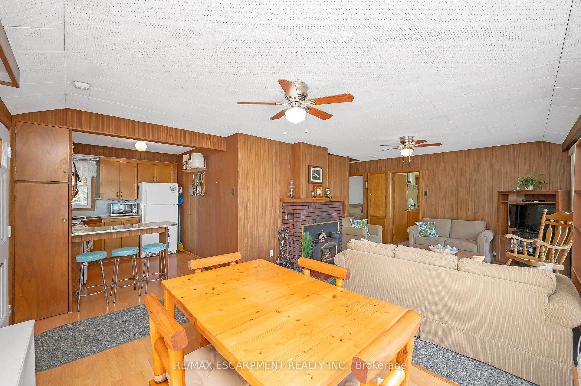 Photo 21 of 1012 Armstrong Road, Gravenhurst, Wood (Gravenhurst) — HOMEH