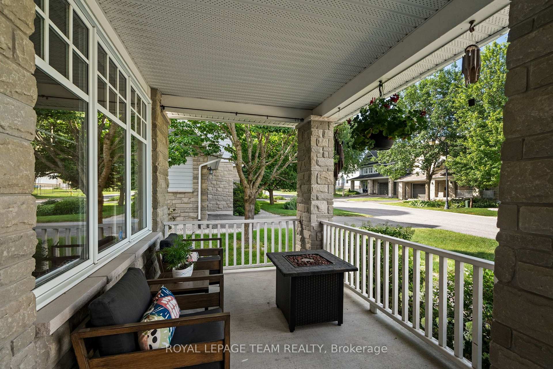 Photo 5 of 14 Ironside Court, Ottawa, Kanata - Kanata Lakes/Heritage Hills — HOMEH