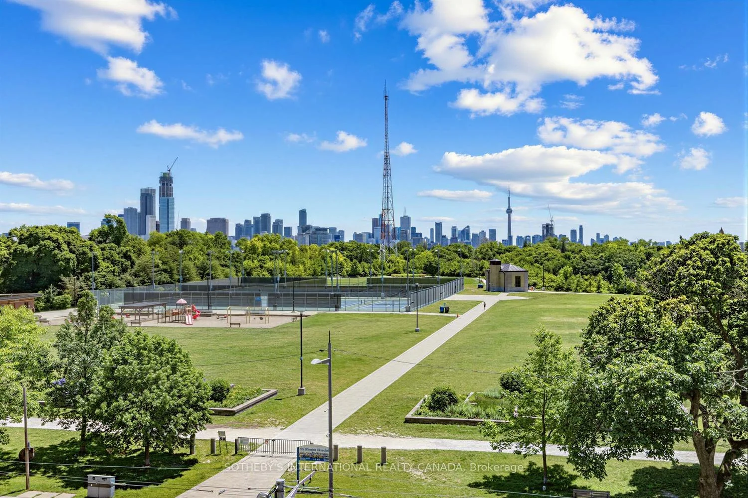 Front of Unit TH1, 288 St Clair Avenue W