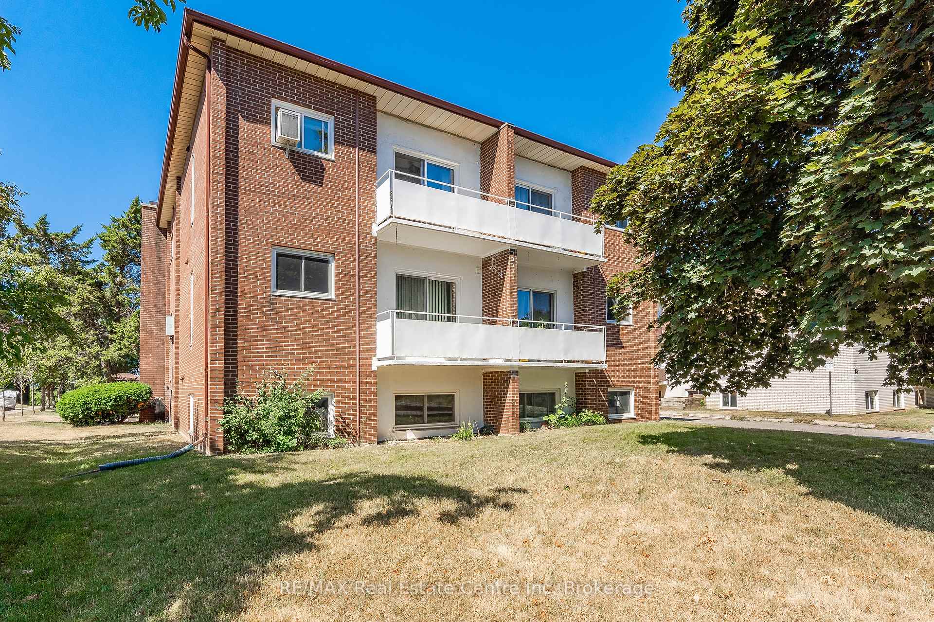 Photo 2 of Unit 102, 57 Conroy Crescent, Guelph, Dovercliffe Park/Old University — HOMEH