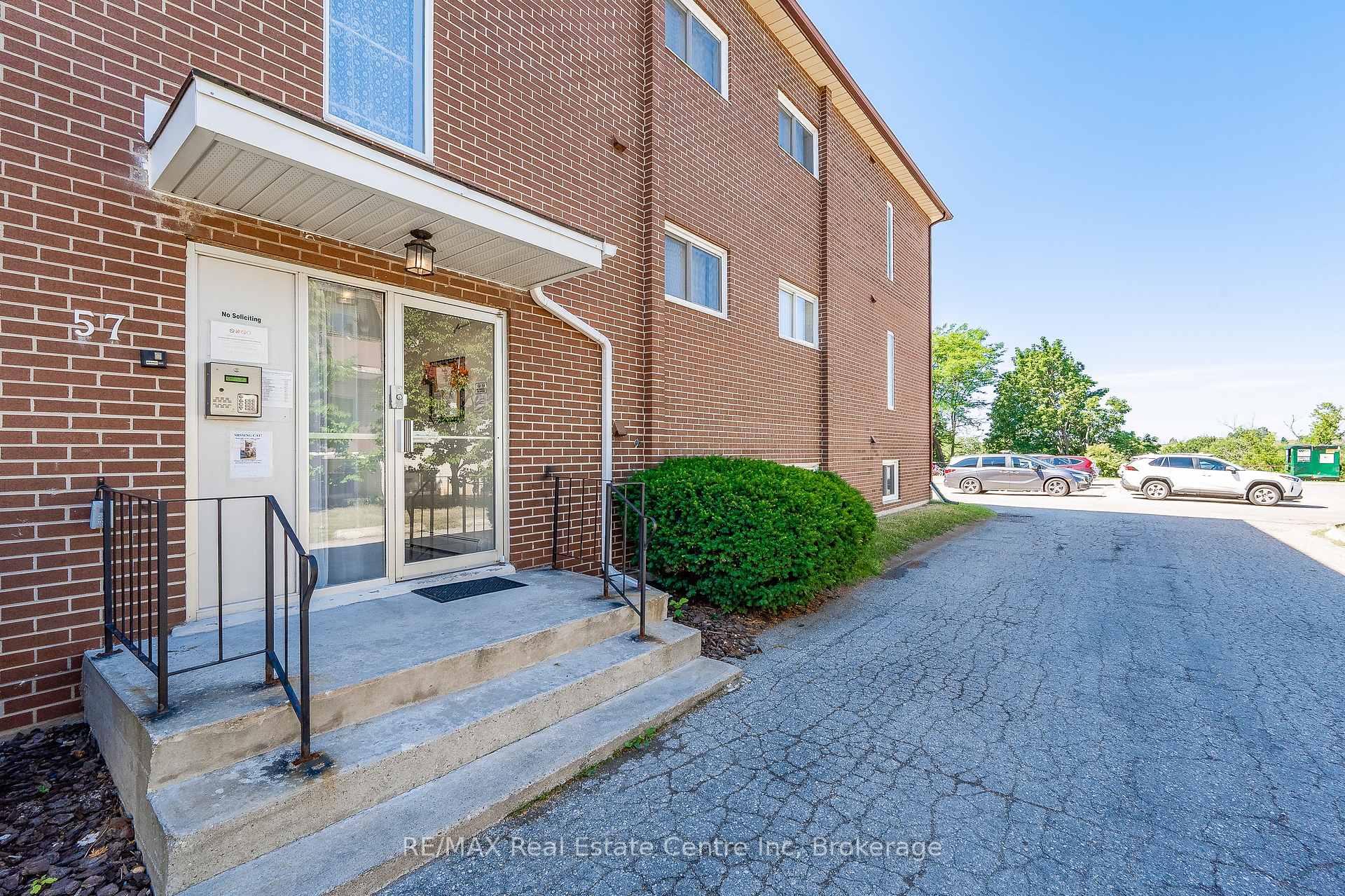 Photo 3 of Unit 102, 57 Conroy Crescent, Guelph, Dovercliffe Park/Old University — HOMEH
