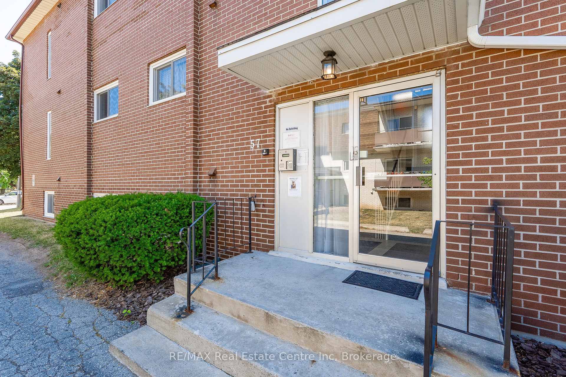 Photo 4 of Unit 102, 57 Conroy Crescent, Guelph, Dovercliffe Park/Old University — HOMEH
