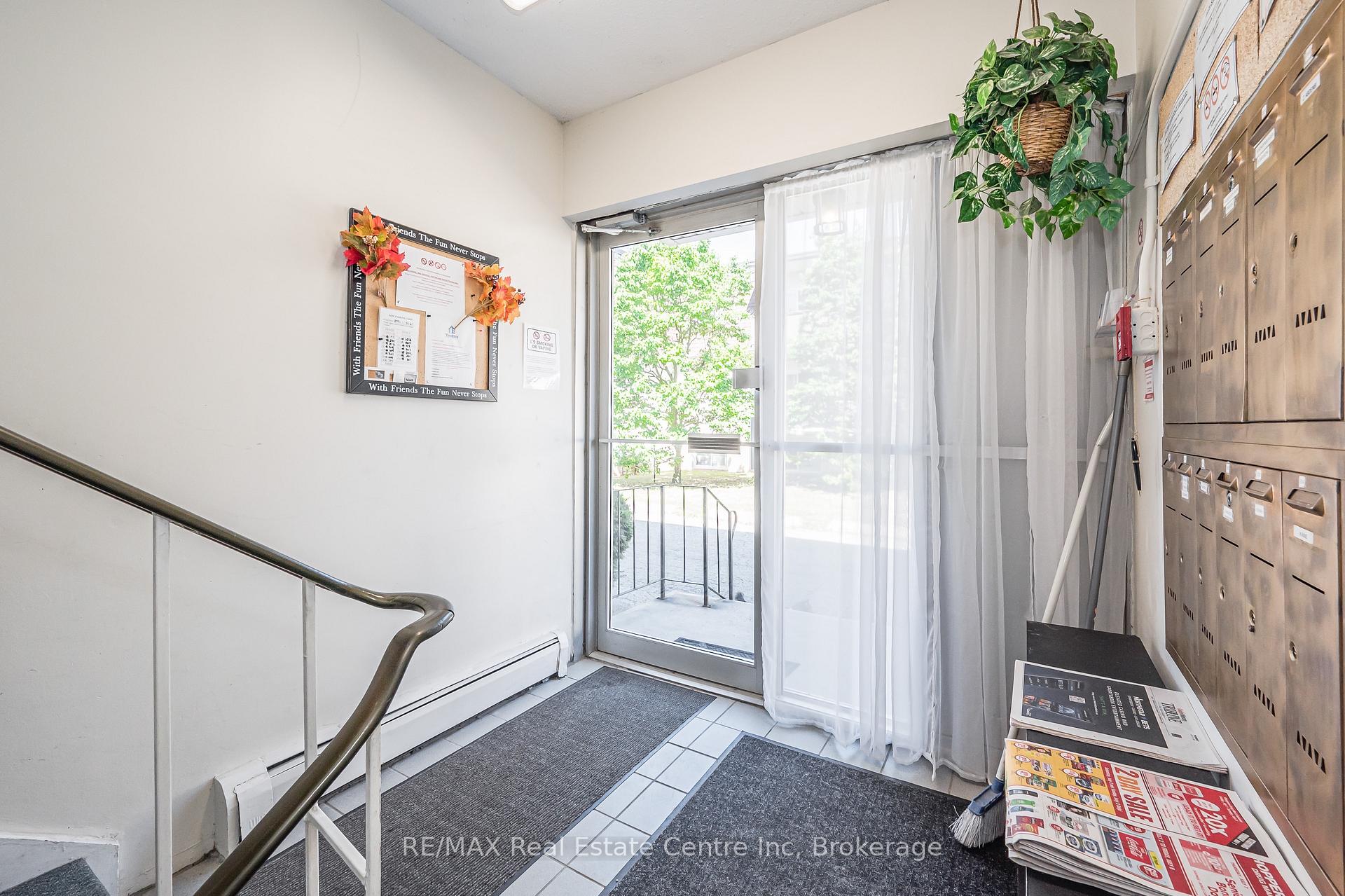 Photo 5 of Unit 102, 57 Conroy Crescent, Guelph, Dovercliffe Park/Old University — HOMEH