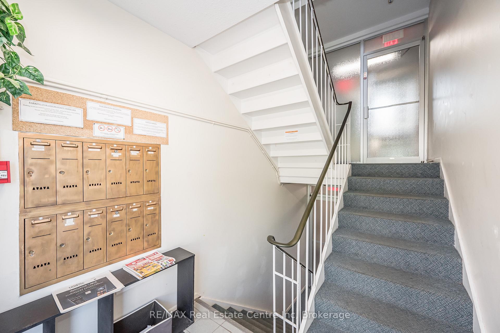 Photo 6 of Unit 102, 57 Conroy Crescent, Guelph, Dovercliffe Park/Old University — HOMEH