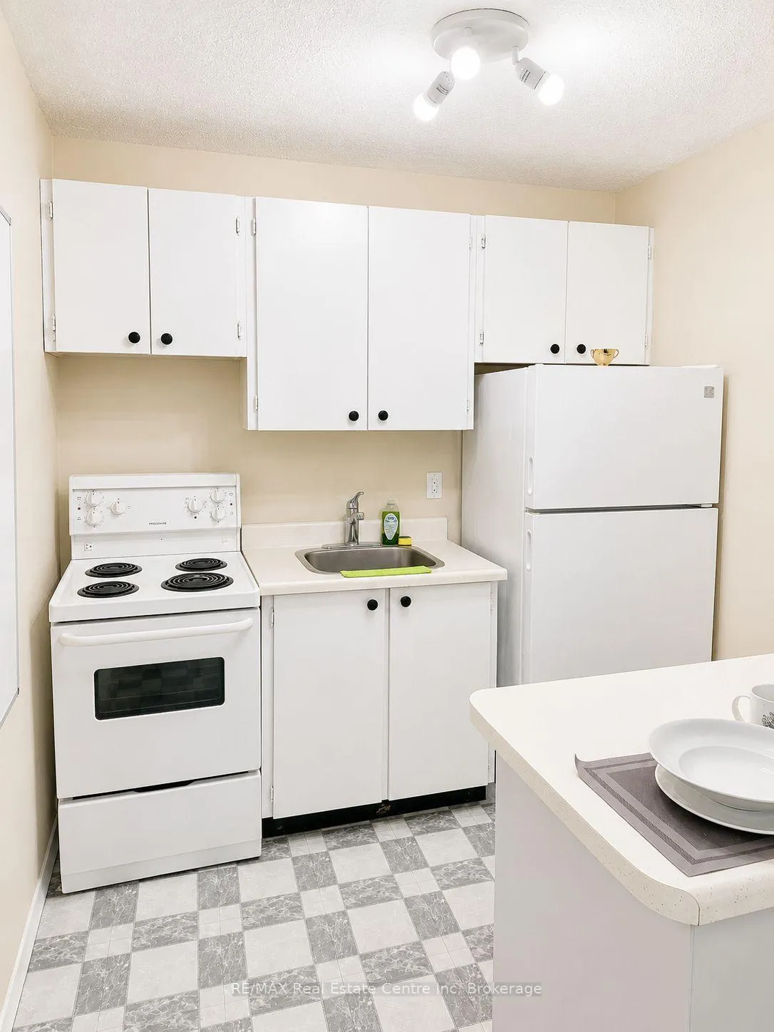 Photo 9 of Unit 102, 57 Conroy Crescent, Guelph, Dovercliffe Park/Old University — HOMEH