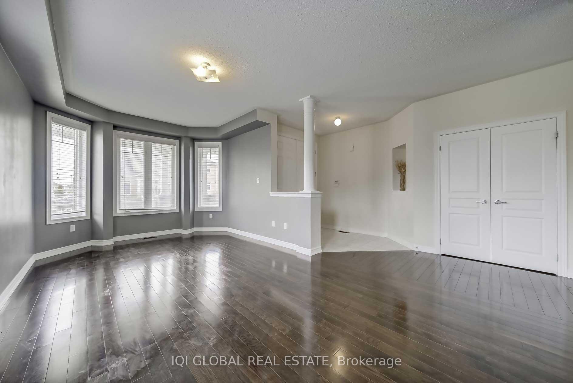 Photo 3 of 2 Bowkett Drive, Richmond Hill, Jefferson — HOMEH