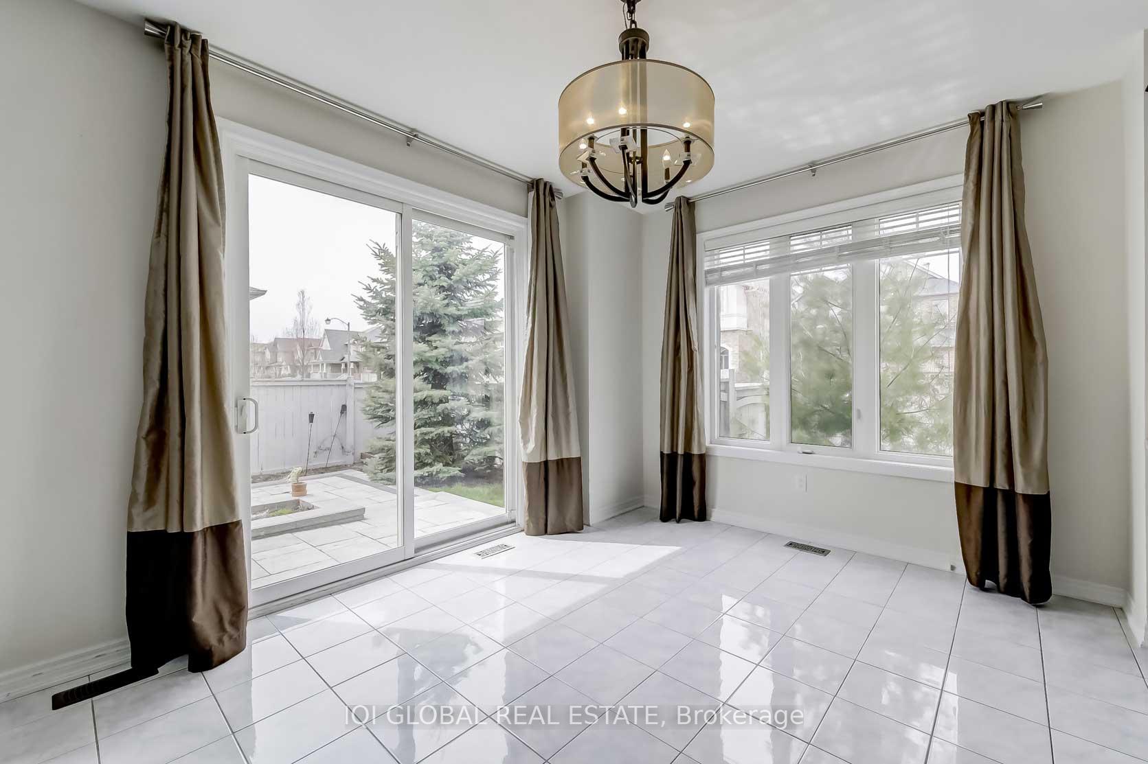 Photo 10 of 2 Bowkett Drive, Richmond Hill, Jefferson — HOMEH