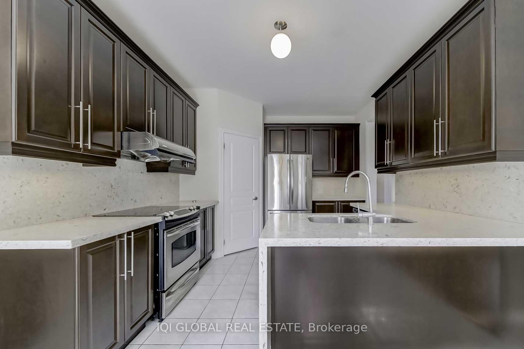Photo 12 of 2 Bowkett Drive, Richmond Hill, Jefferson — HOMEH
