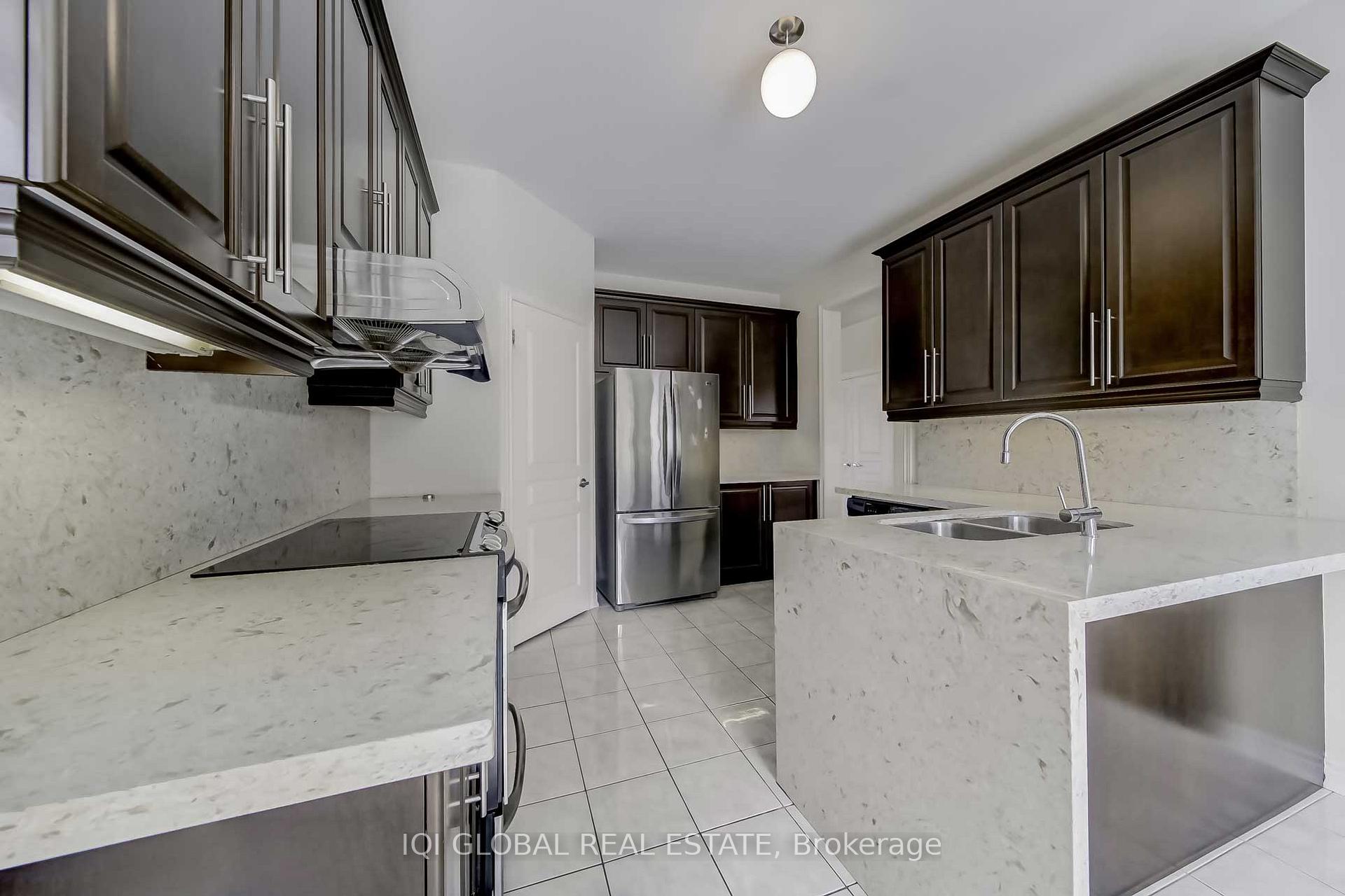 Photo 13 of 2 Bowkett Drive, Richmond Hill, Jefferson — HOMEH