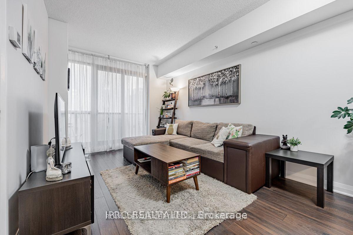 Photo 4 of Unit 1908, 5 Valhalla Inn Road, Etobicoke, Islington-City Centre West — HOMEH