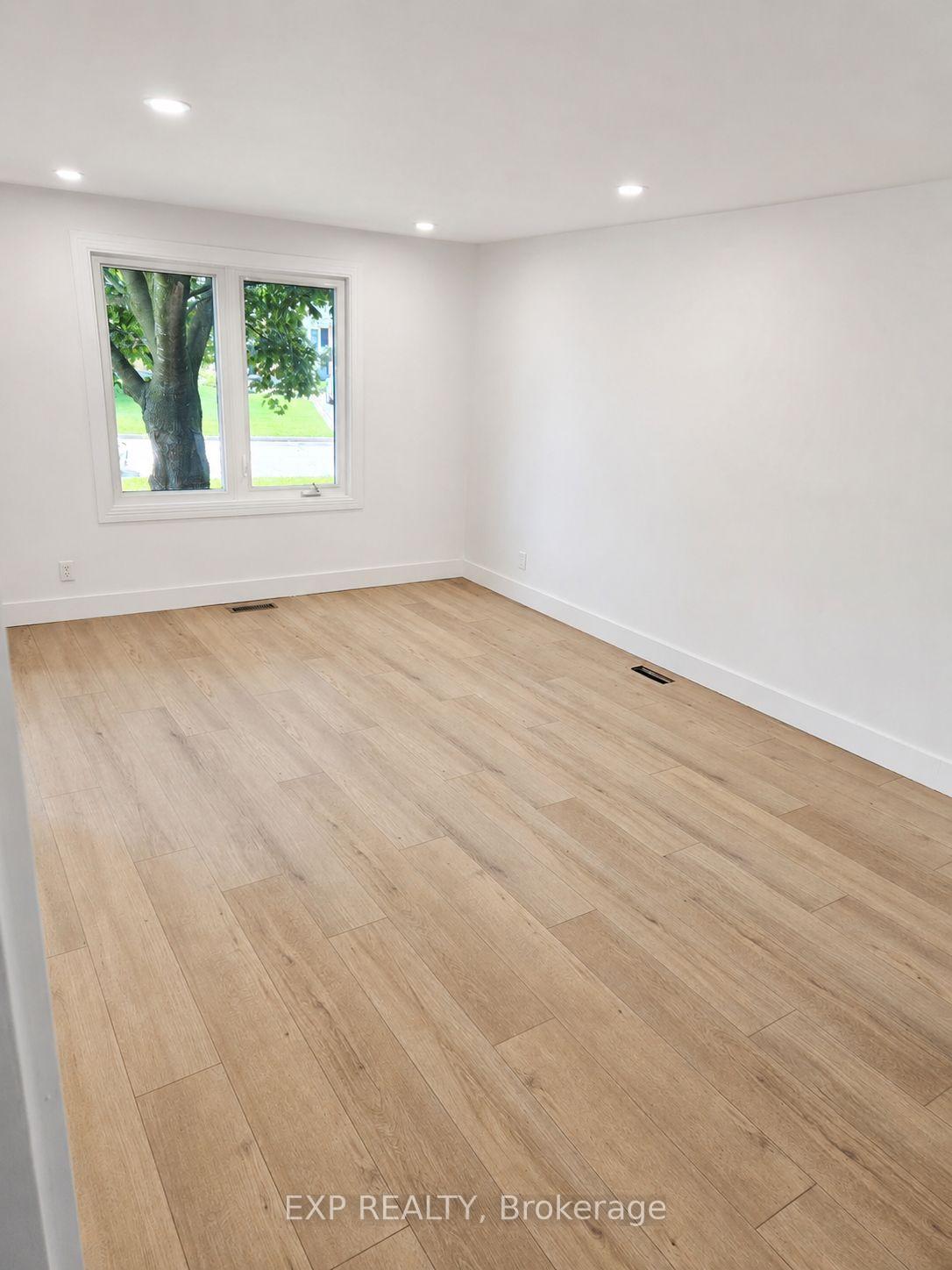 Photo 3 of Unit A, 428 Hatfield Crescent, Ottawa, Bilberry Creek/Queenswood Heights — HOMEH