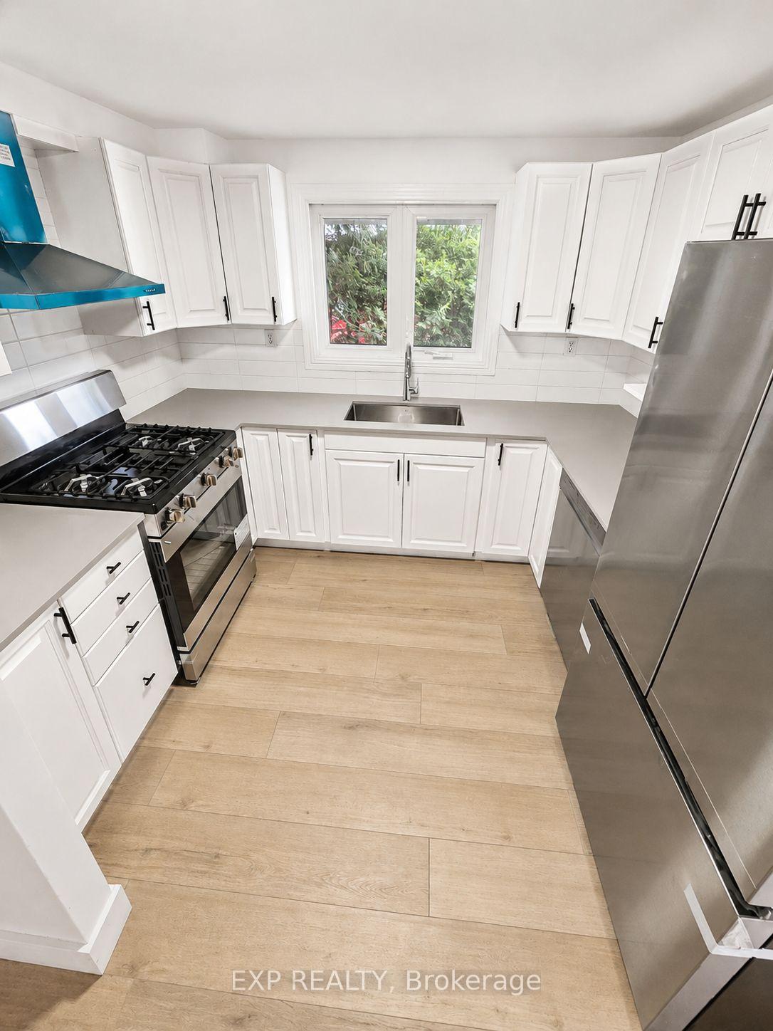 Photo 4 of Unit A, 428 Hatfield Crescent, Ottawa, Bilberry Creek/Queenswood Heights — HOMEH