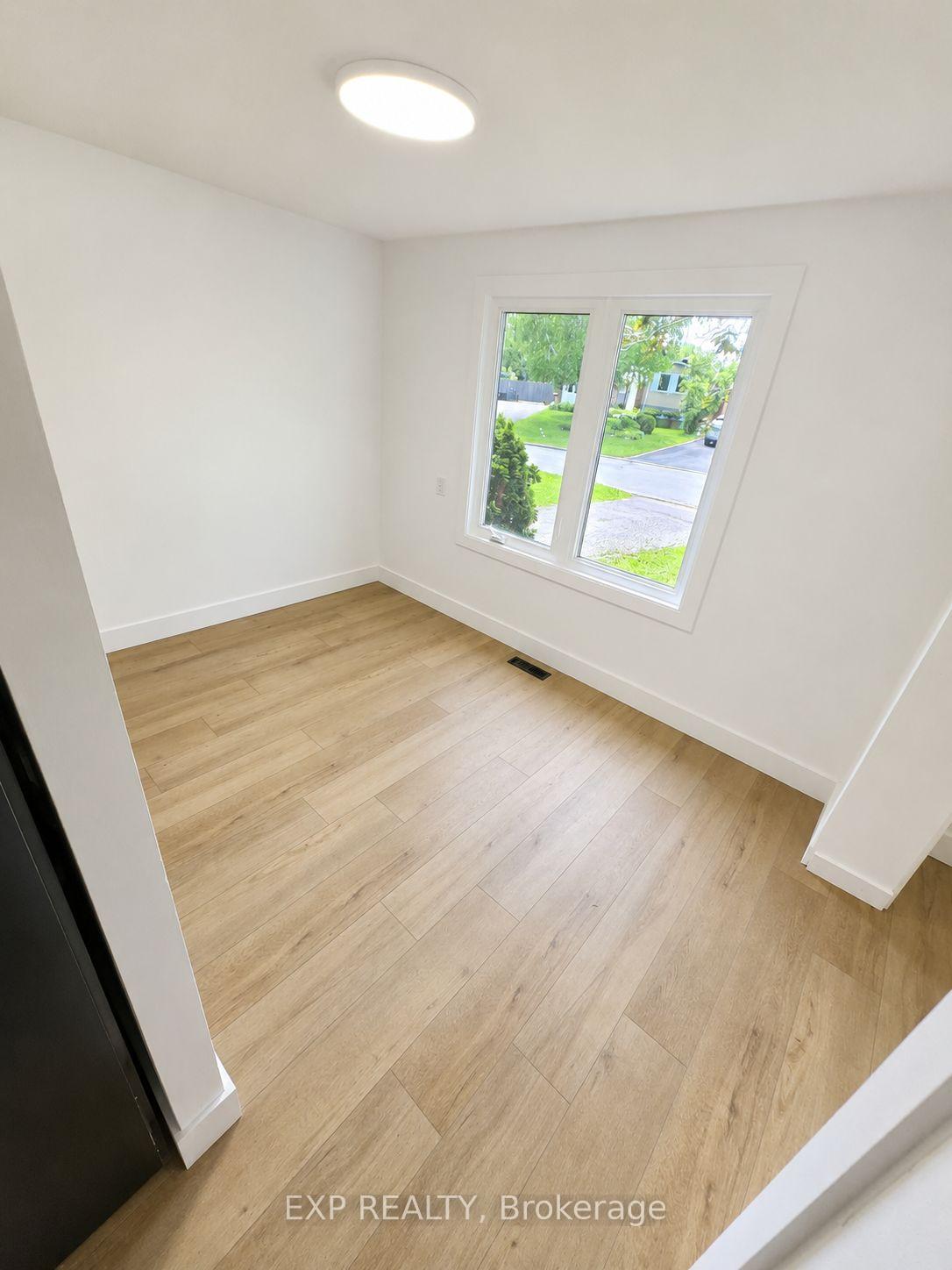 Photo 5 of Unit A, 428 Hatfield Crescent, Ottawa, Bilberry Creek/Queenswood Heights — HOMEH