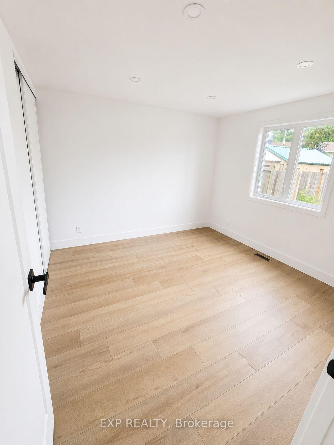 Photo 9 of Unit A, 428 Hatfield Crescent, Ottawa, Bilberry Creek/Queenswood Heights — HOMEH