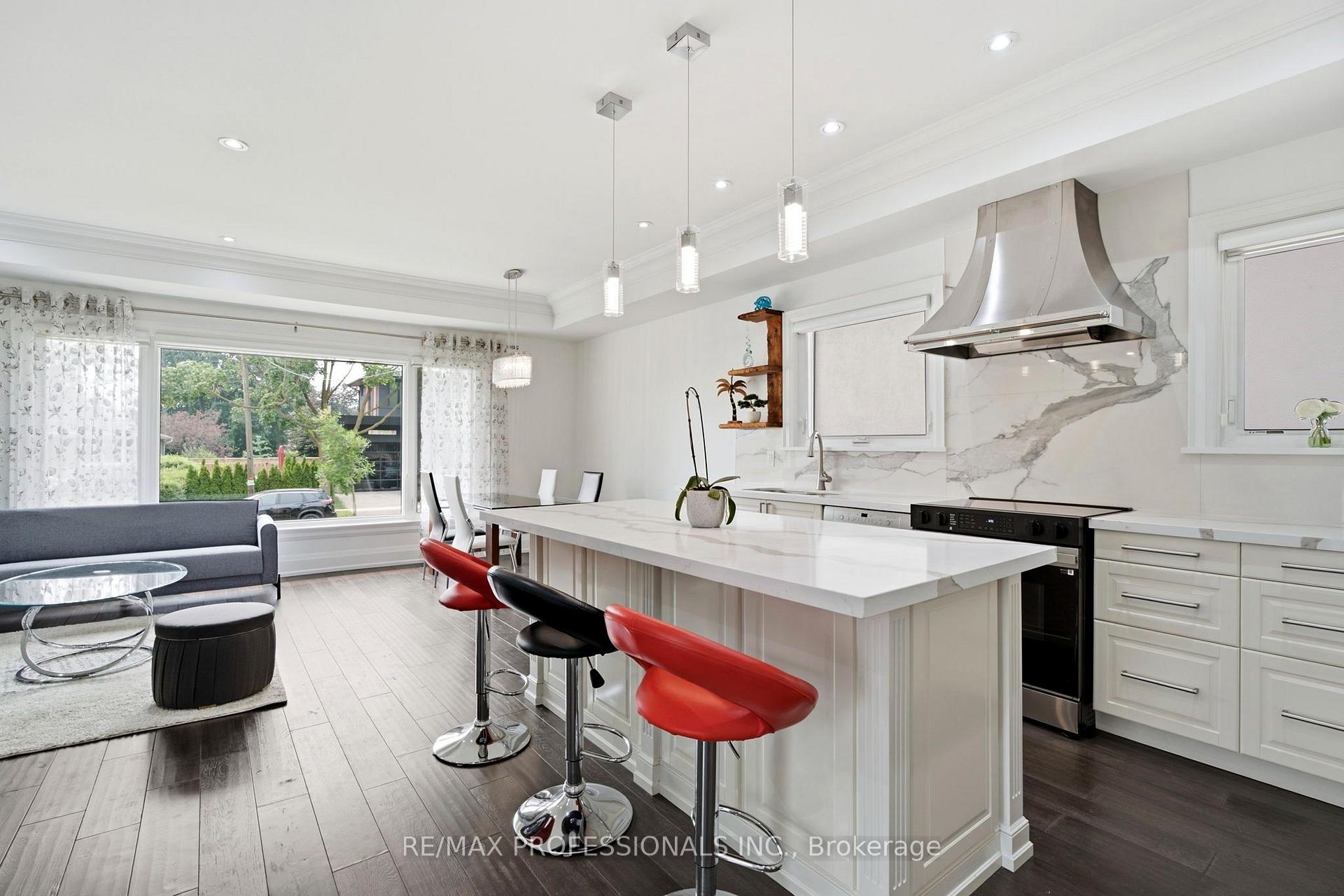 Photo 3 of 77 Cronin Drive, Etobicoke, Islington-City Centre West — HOMEH