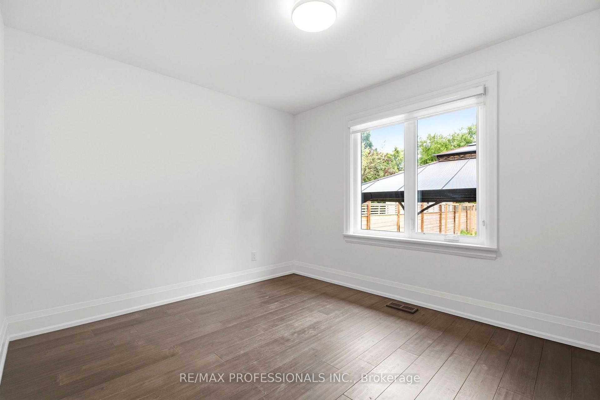Photo 16 of 77 Cronin Drive, Etobicoke, Islington-City Centre West — HOMEH