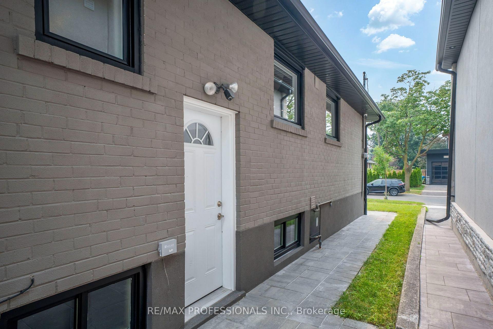 Photo 20 of 77 Cronin Drive, Etobicoke, Islington-City Centre West — HOMEH
