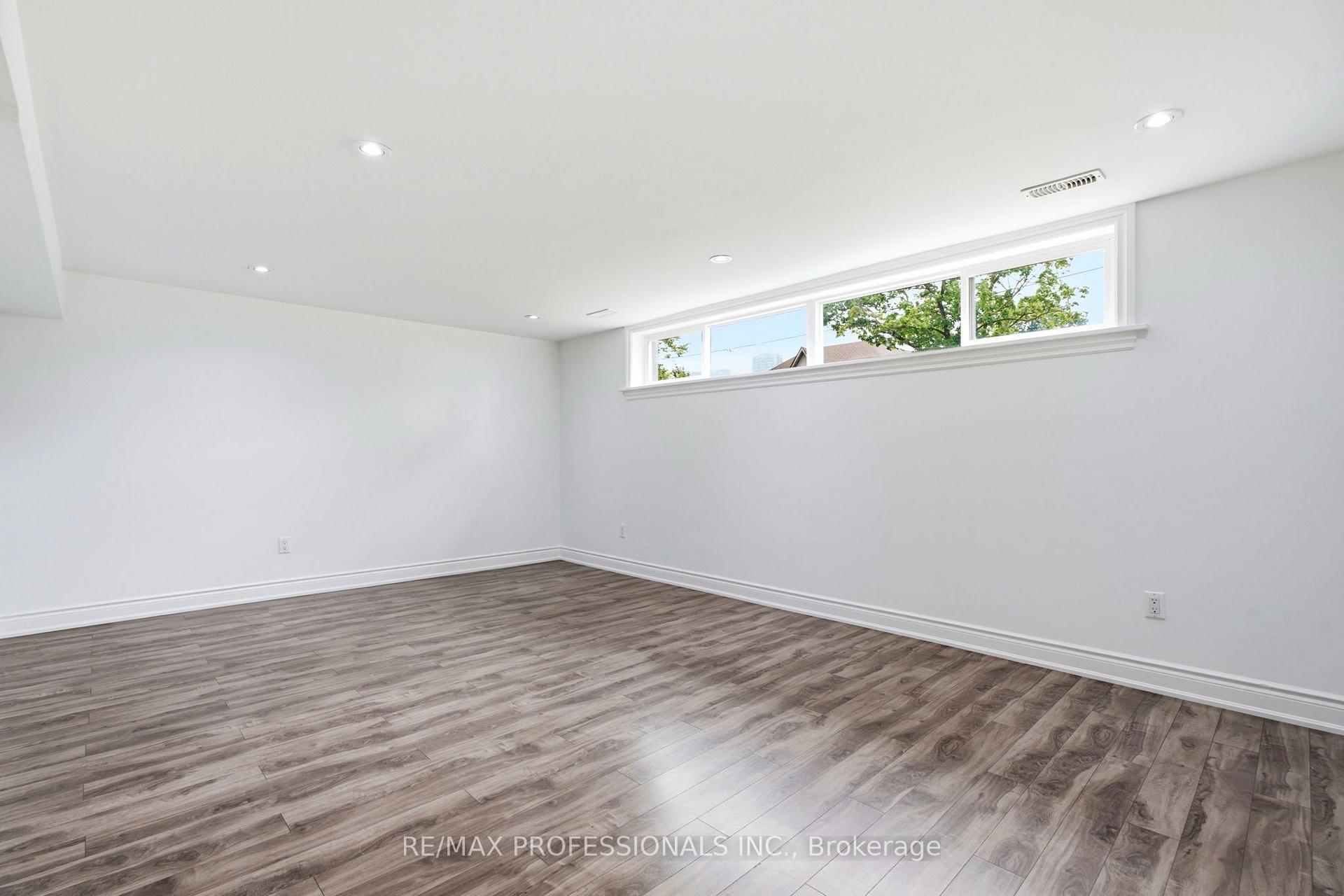 Photo 21 of 77 Cronin Drive, Etobicoke, Islington-City Centre West — HOMEH