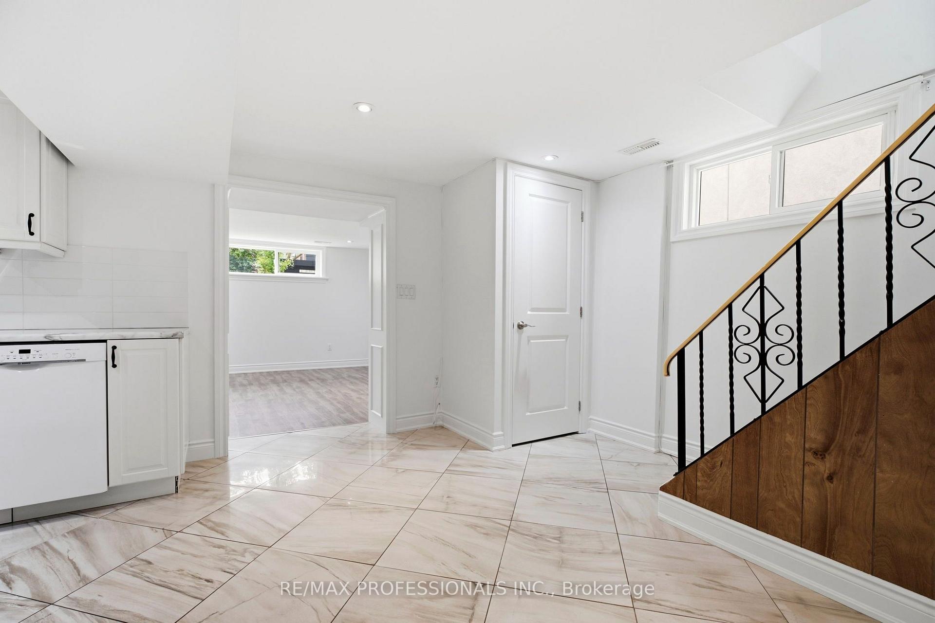Photo 23 of 77 Cronin Drive, Etobicoke, Islington-City Centre West — HOMEH