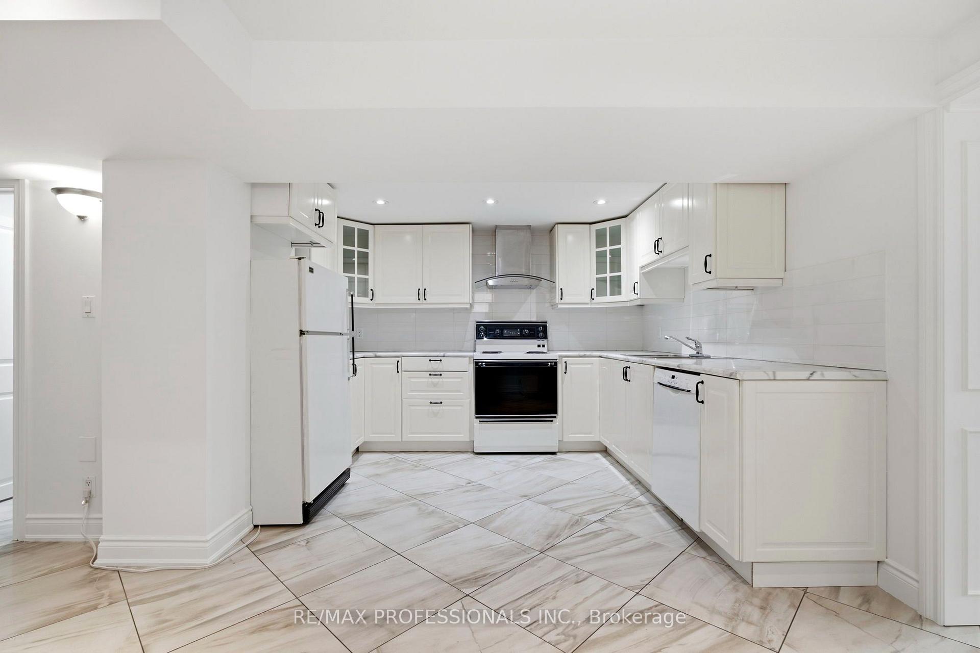 Photo 24 of 77 Cronin Drive, Etobicoke, Islington-City Centre West — HOMEH