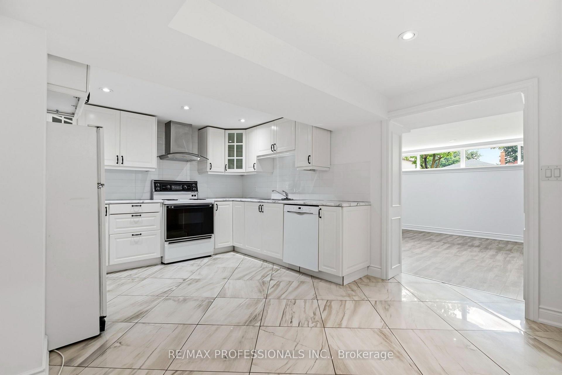 Photo 25 of 77 Cronin Drive, Etobicoke, Islington-City Centre West — HOMEH