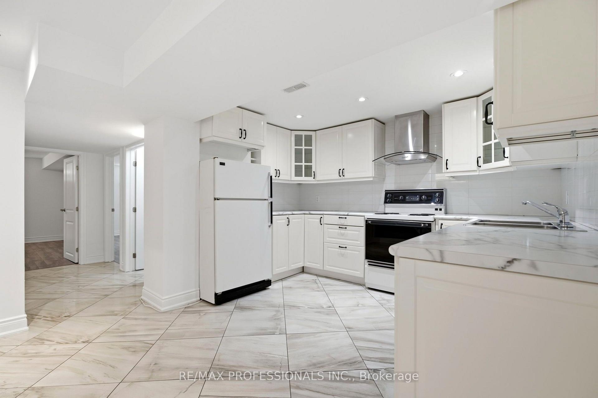 Photo 26 of 77 Cronin Drive, Etobicoke, Islington-City Centre West — HOMEH