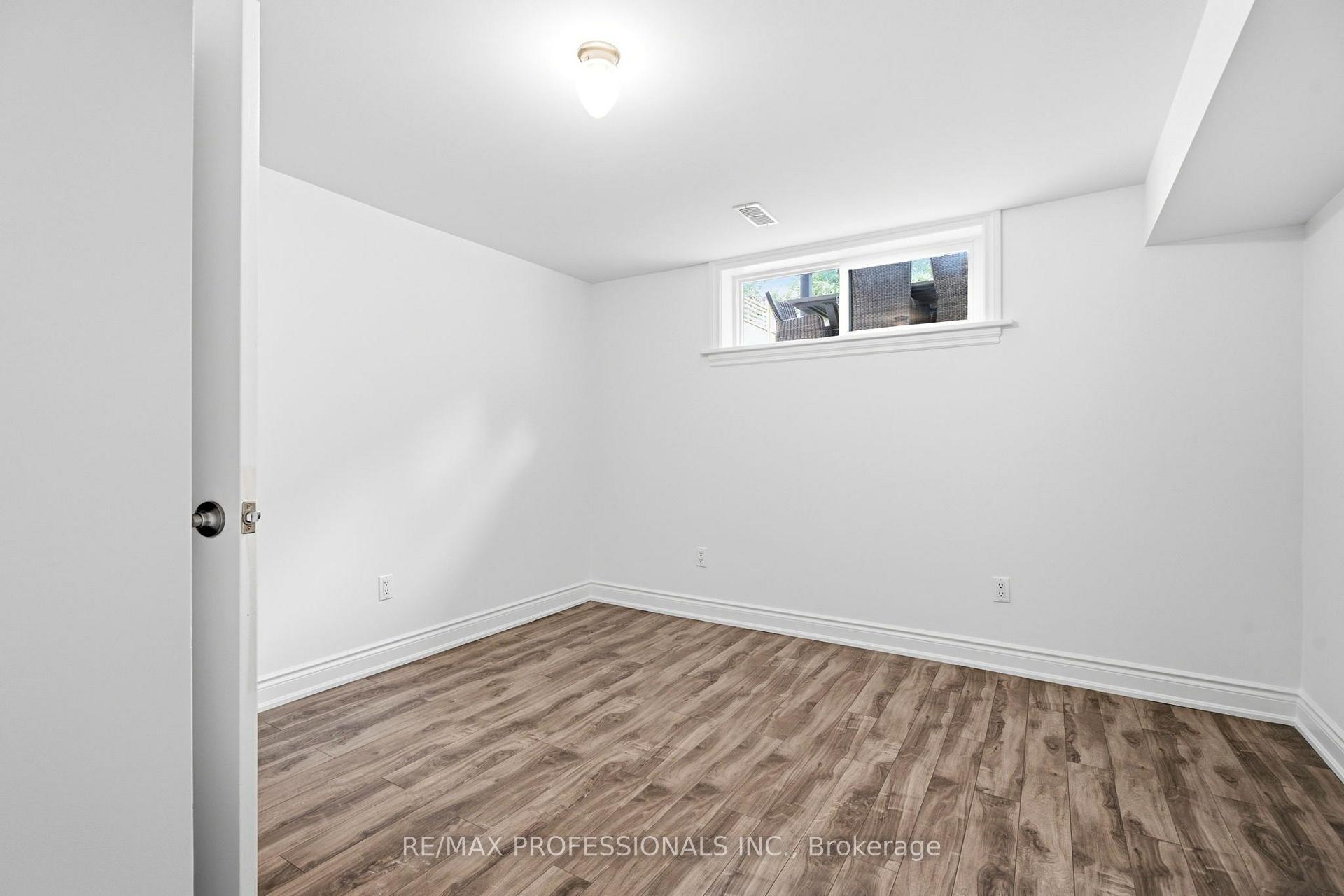Photo 31 of 77 Cronin Drive, Etobicoke, Islington-City Centre West — HOMEH