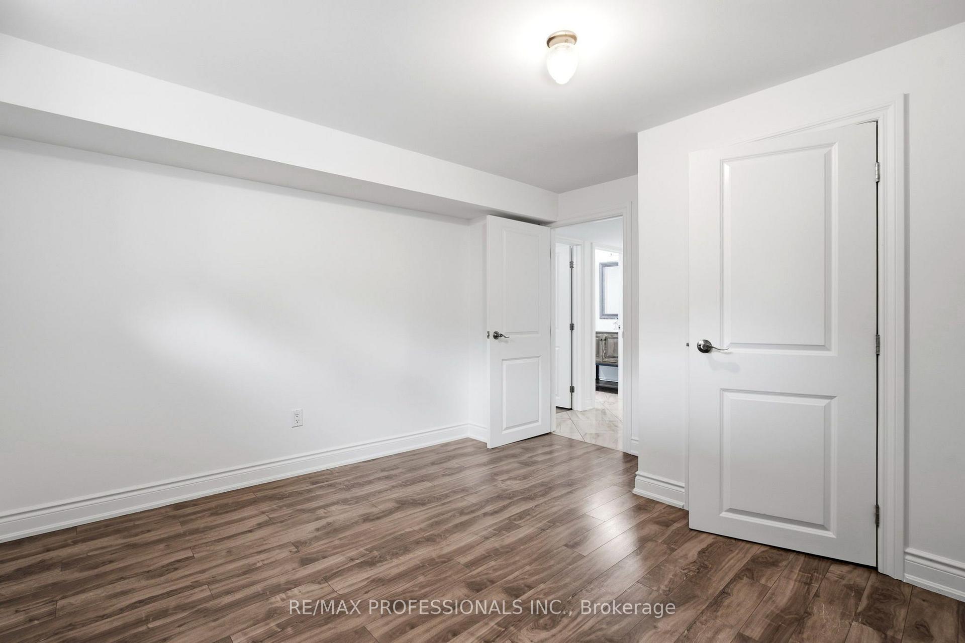 Photo 32 of 77 Cronin Drive, Etobicoke, Islington-City Centre West — HOMEH